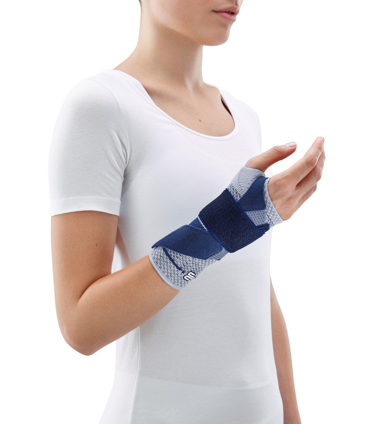Bauerfeind ManuTrain håndledsbandage med indsyede pelotter i farven titan